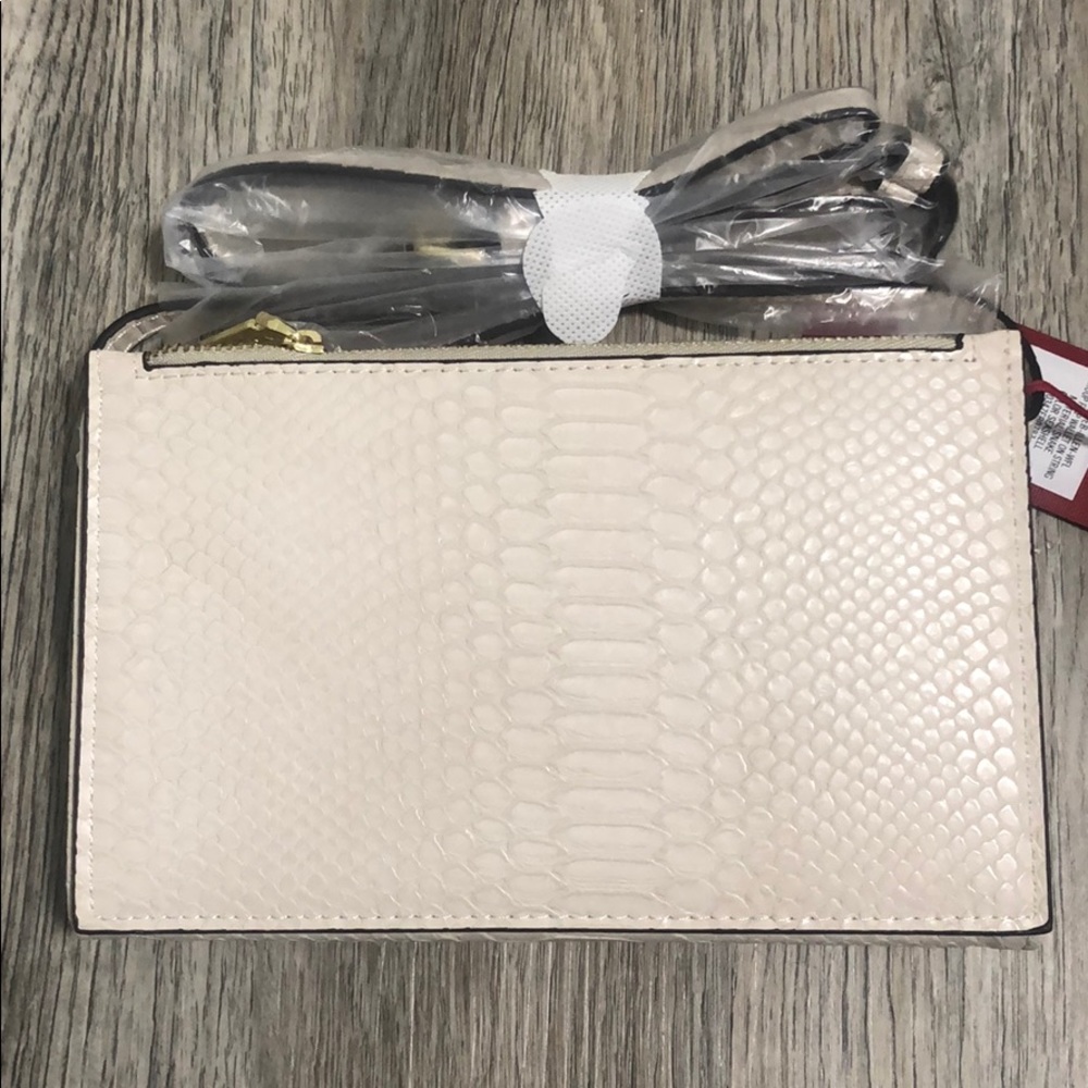 Enzo Angiolini Illen Clutch - Picture 2 of 6